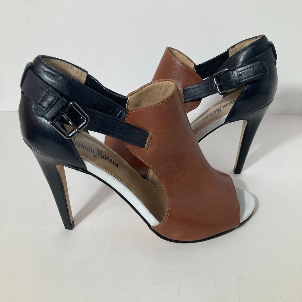 Womens Neiman Marcus Natal NM Leather Peep Toe Strap Back 3 Toned 4" Heels Brown